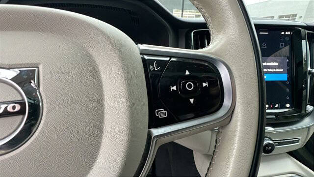 2024 Volvo XC60 B5 Core Dark Theme