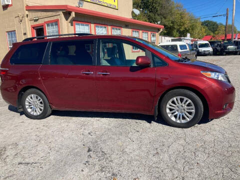 2017 Toyota Sienna for sale at Used Car City in Tulsa OK