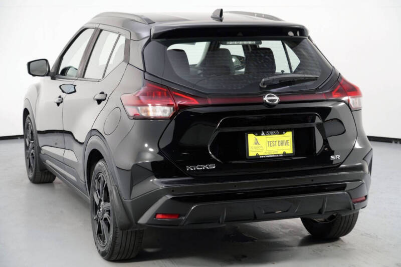 2022 Nissan Kicks SR