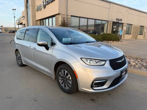 2023 Chrysler Pacifica Plug-In Hybrid Touring L