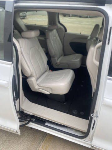 2017 Chrysler Pacifica Touring-L