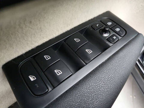 2023 Volvo XC40 B5 Plus Dark Theme
