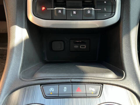 2023 GMC Acadia SLT