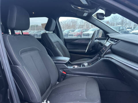 2024 Jeep Grand Cherokee L Laredo