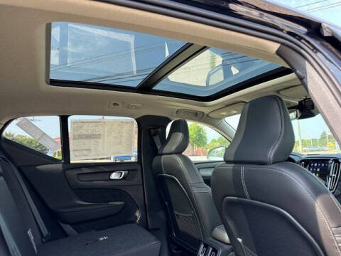 2025 Volvo XC40 B5 Ultra Bright Theme