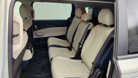 2025 Kia Carnival EX