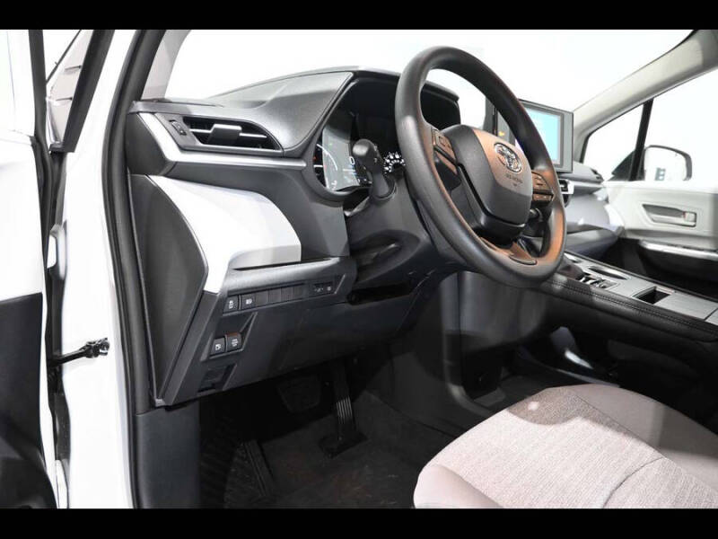 2026 Toyota Sienna LE 8-Passenger
