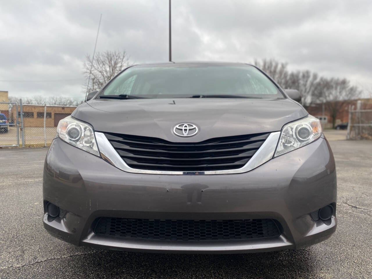 2013 Toyota Sienna for sale at Ideal Cars LLC in Skokie, IL