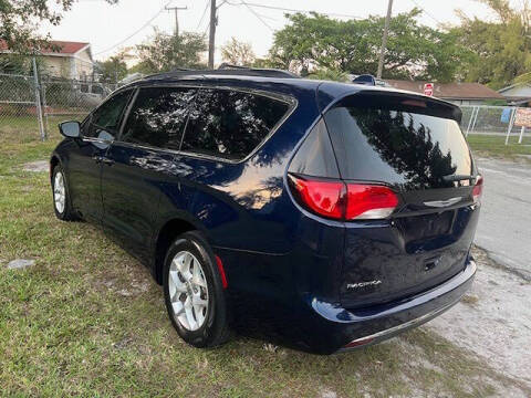 2017 Chrysler Pacifica Touring-L