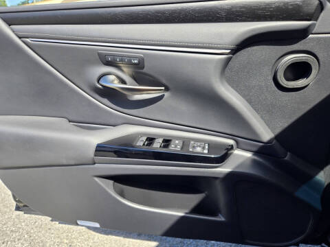 2023 Lexus ES 300h