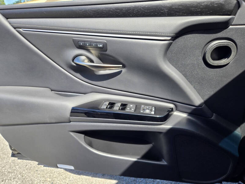 2023 Lexus ES 300h