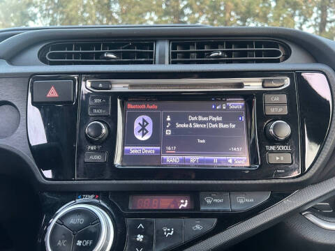 2016 Toyota Prius c Persona Special Edition