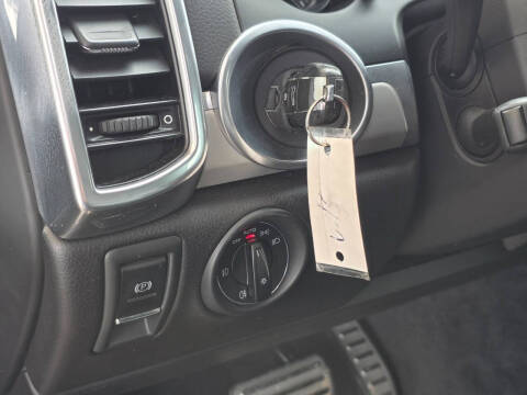 2014 Porsche Cayenne GTS