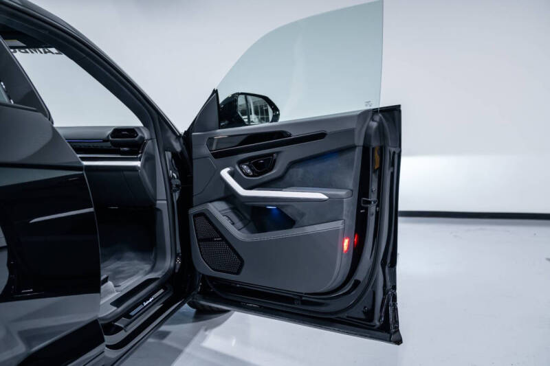 2025 Lamborghini Urus SE