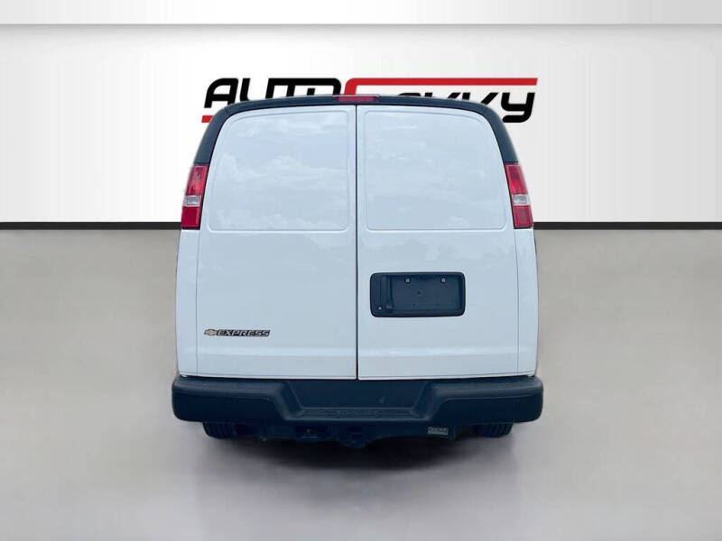 2025 Chevrolet Express 2500