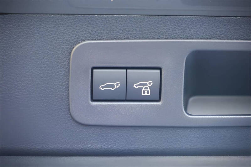 2025 Lexus LX 700h F SPORT Handling