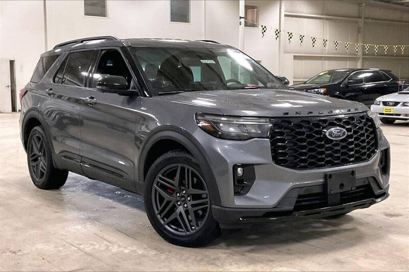 2025 Ford Explorer ST-LINE's photo
