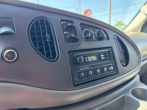 2004 Ford E-Series E-350 SD XL