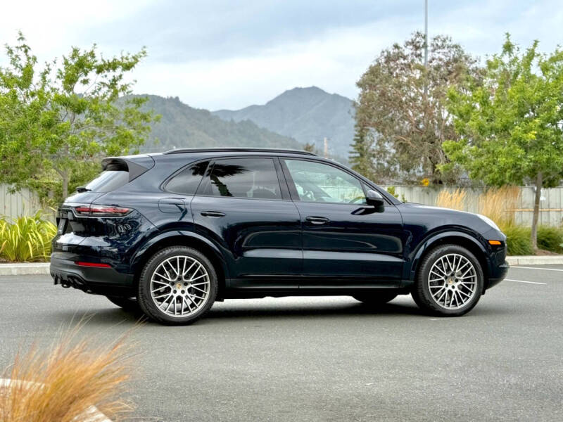 2022 Porsche Cayenne Platinum Edition