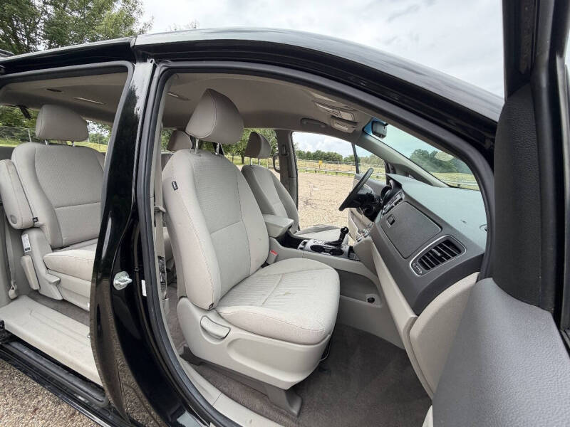 2016 Kia Sedona L