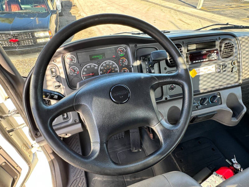 2016 Freightliner M2 106