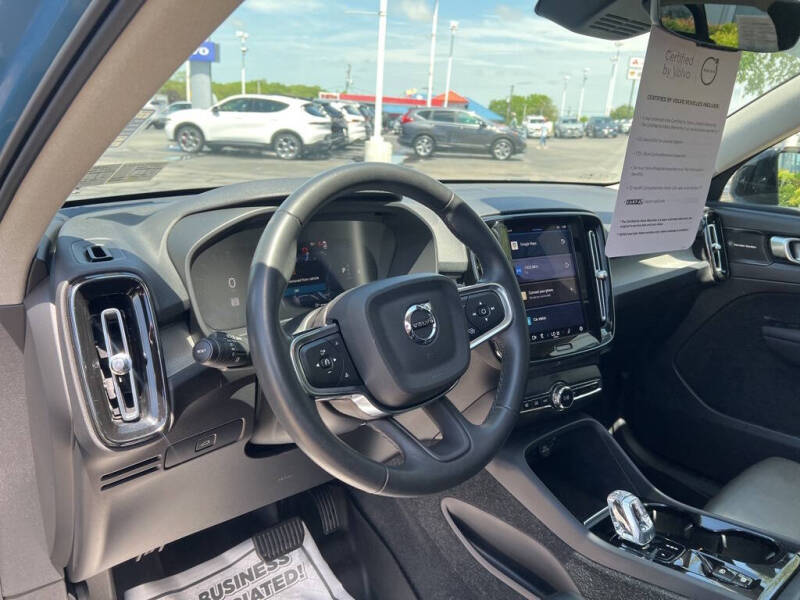 2023 Volvo XC40 B5 Plus Dark Theme