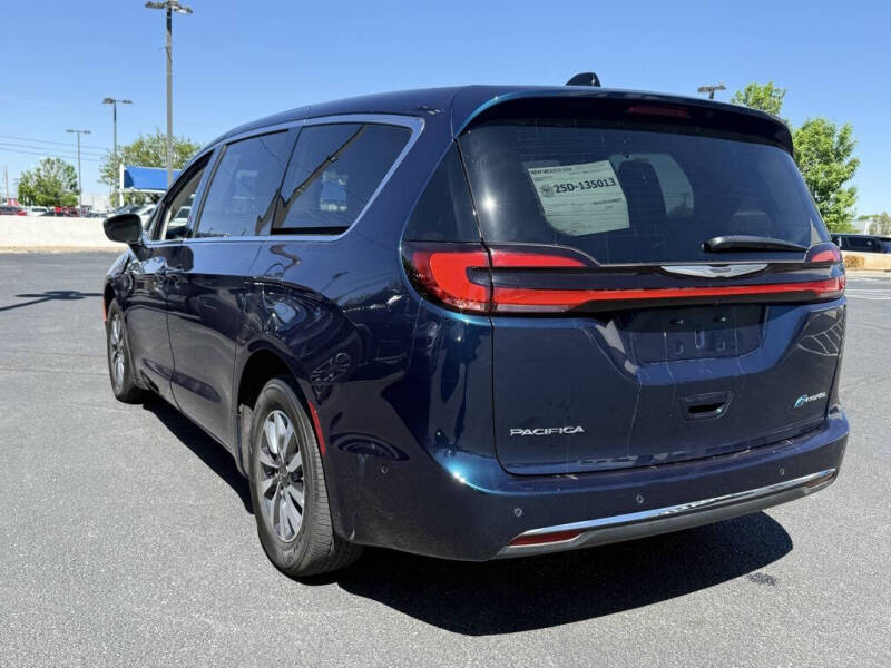 2023 Chrysler Pacifica Plug-In Hybrid Touring L