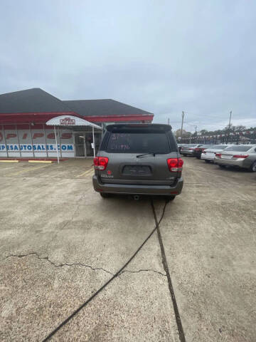 2005 Toyota Sequoia SR5