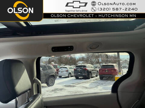 2023 Chrysler Pacifica Plug-In Hybrid Limited