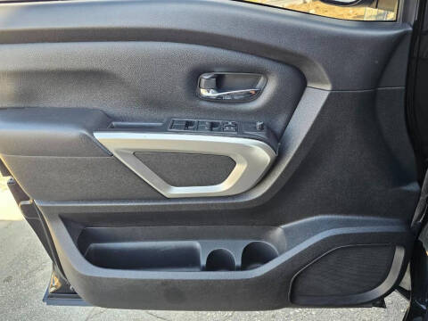 2022 Nissan Titan SV