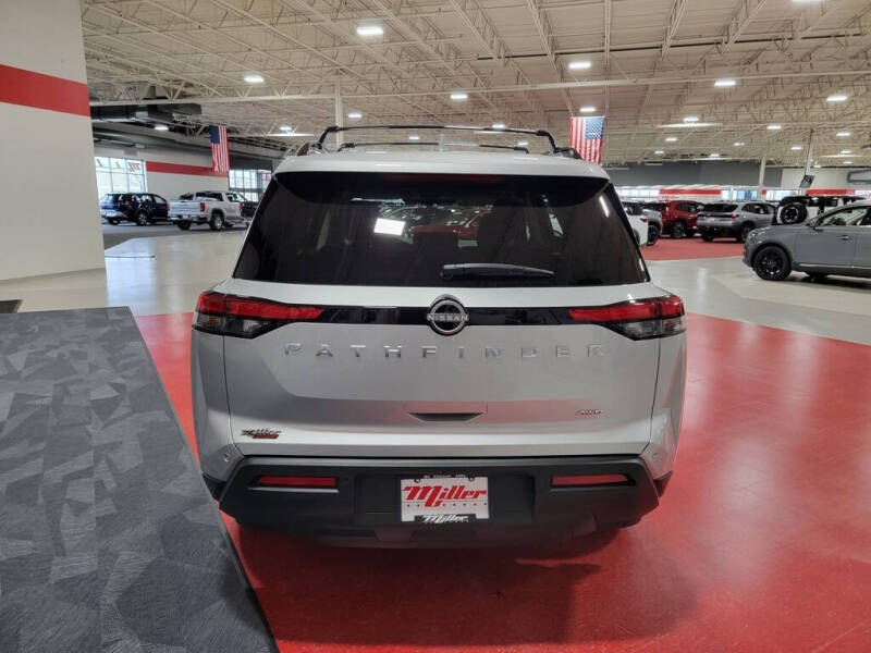 2025 Nissan Pathfinder SV