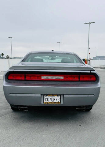 2013 Dodge Challenger SXT Plus
