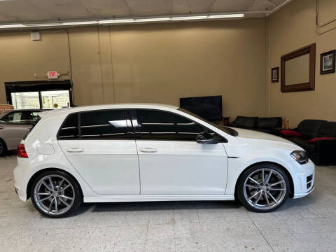 2017 Volkswagen Golf R 4Motion