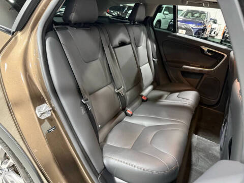 2016 Volvo V60 Cross Country T5