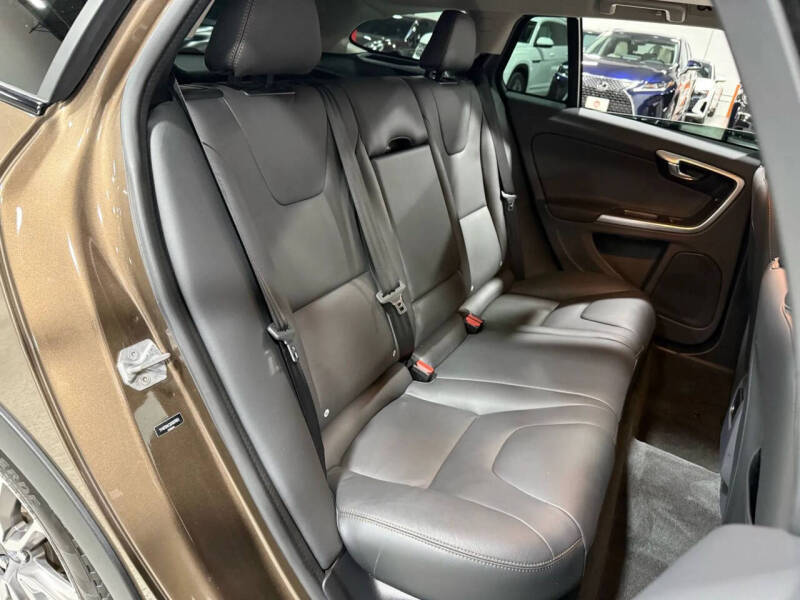 2016 Volvo V60 Cross Country T5