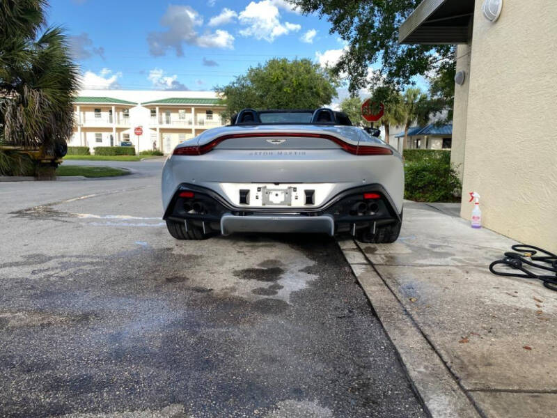 2022 Aston Martin Vantage