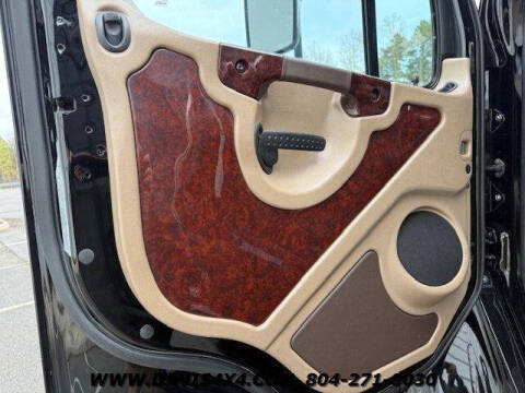 2008 Freightliner M2 106