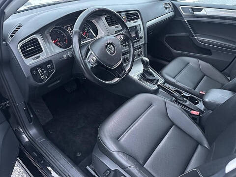 2017 Volkswagen Golf SportWagen