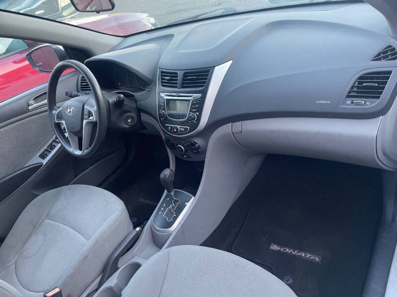 2013 Hyundai Accent GS