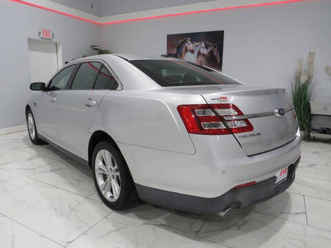 2015 Ford Taurus SEL