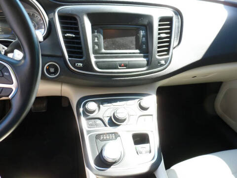 2017 Chrysler 200 Limited