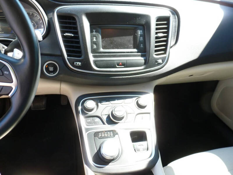 2017 Chrysler 200 Limited