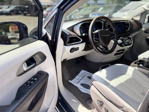 2017 Chrysler Pacifica Touring-L