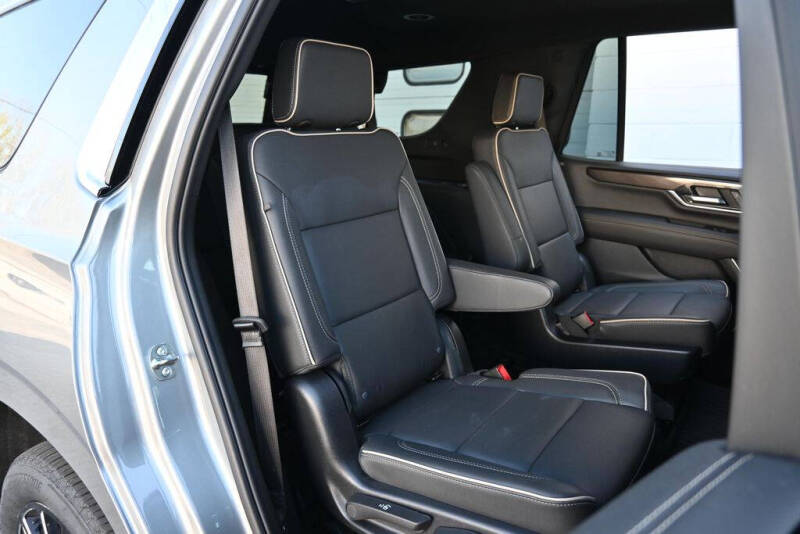 2025 GMC Yukon Elevation