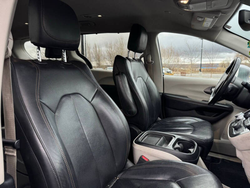 2020 Chrysler Pacifica Touring L