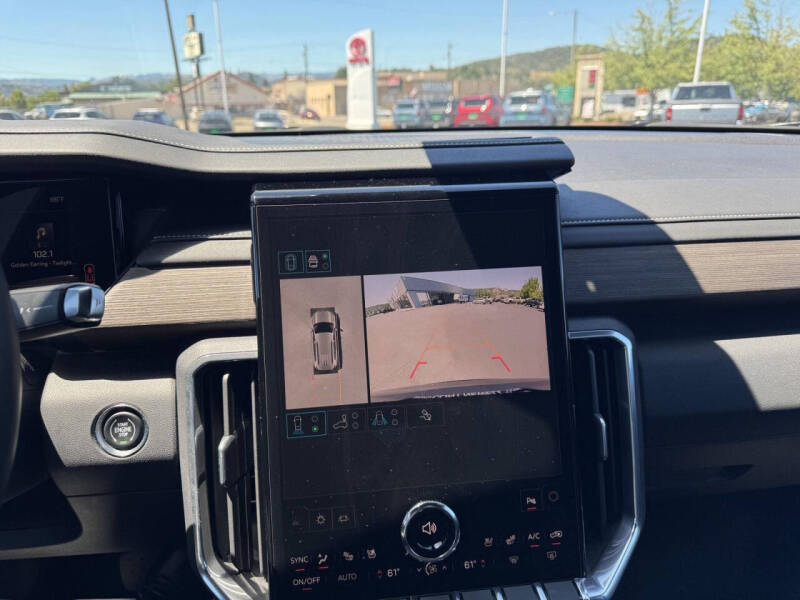 2025 GMC Acadia Denali