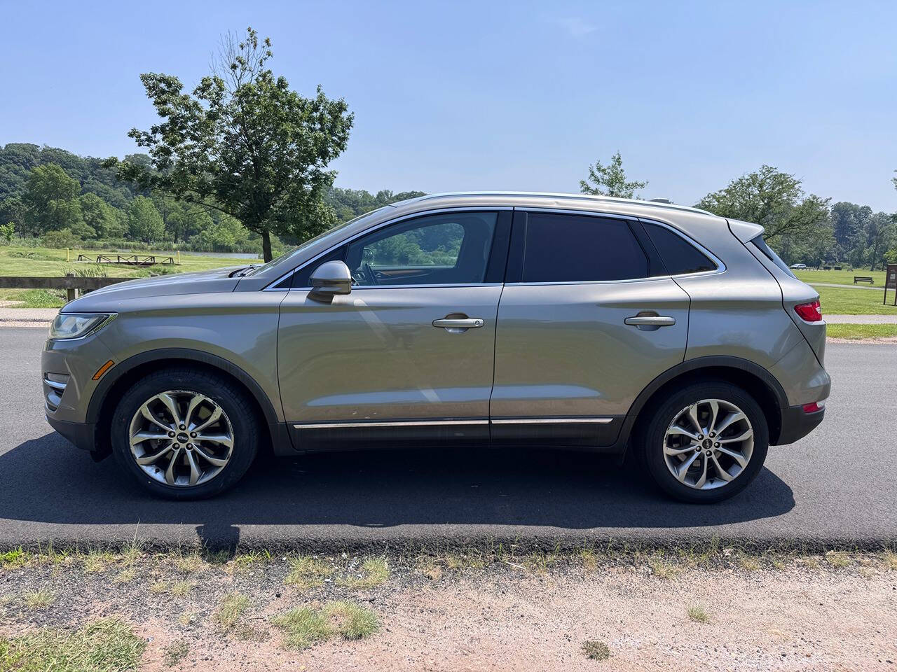 2017 Lincoln MKC 24