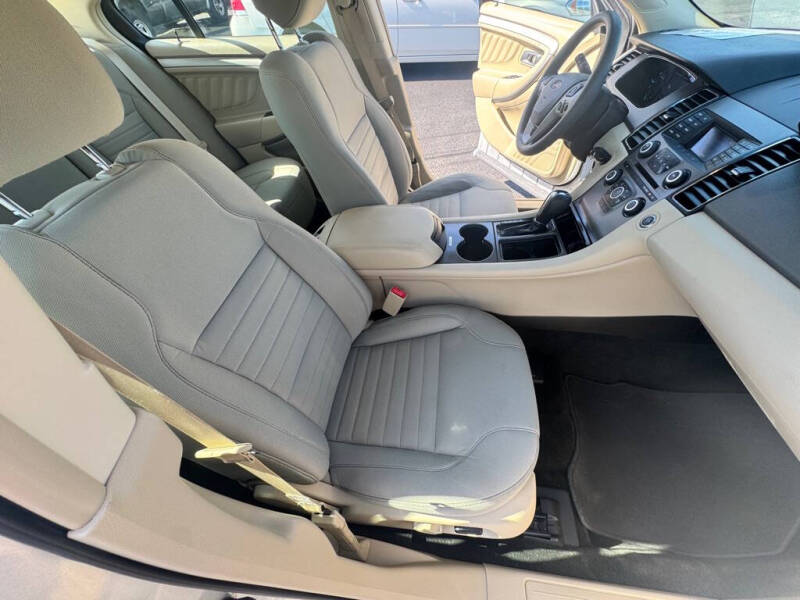 2018 Ford Taurus SE