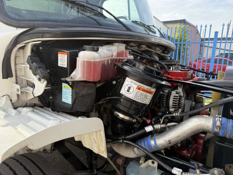 2017 Freightliner M2 106