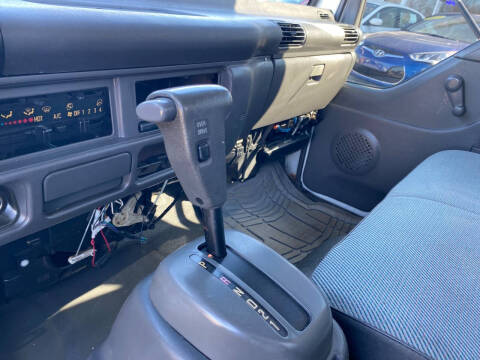 2000 Isuzu NPR